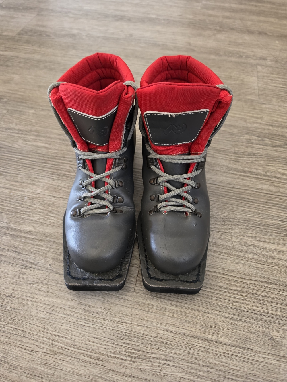 Vintage Asolo Backcountry Leather Nordic Norm 75mm (3-Pin) Ski Boots
